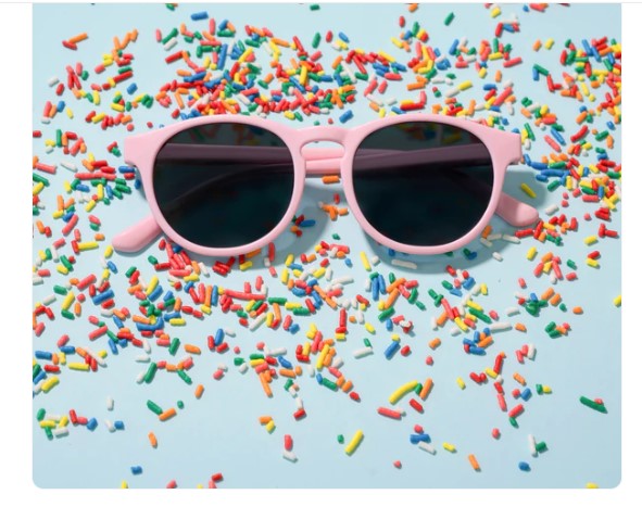 نظارات شمسية للأطفال باللون الوردي