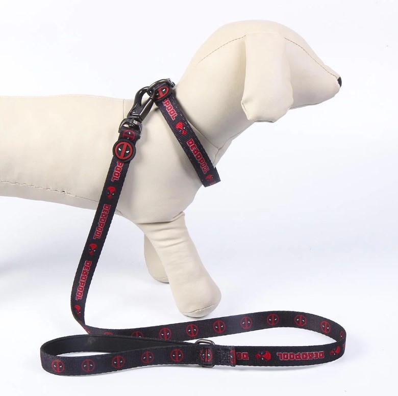 مارفل ديدبول الكلب المقود عكسها