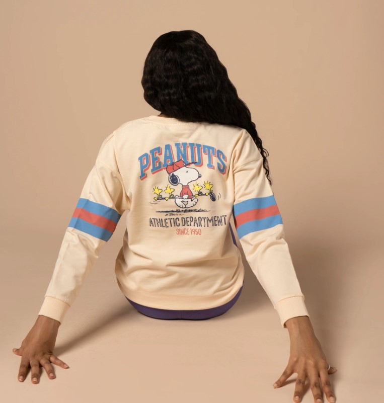 سويت تي شيرت سنوبي للسيدات