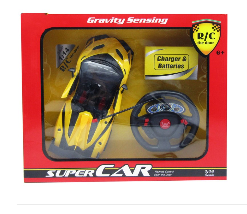 سيارة سباق بجهاز تحكم عن بعد مع باب قابل للفتح